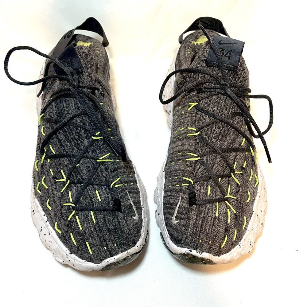 NIKE Space Hippie 04 Men’s Sneaker in Black/Volt - Picture 3 of 8
